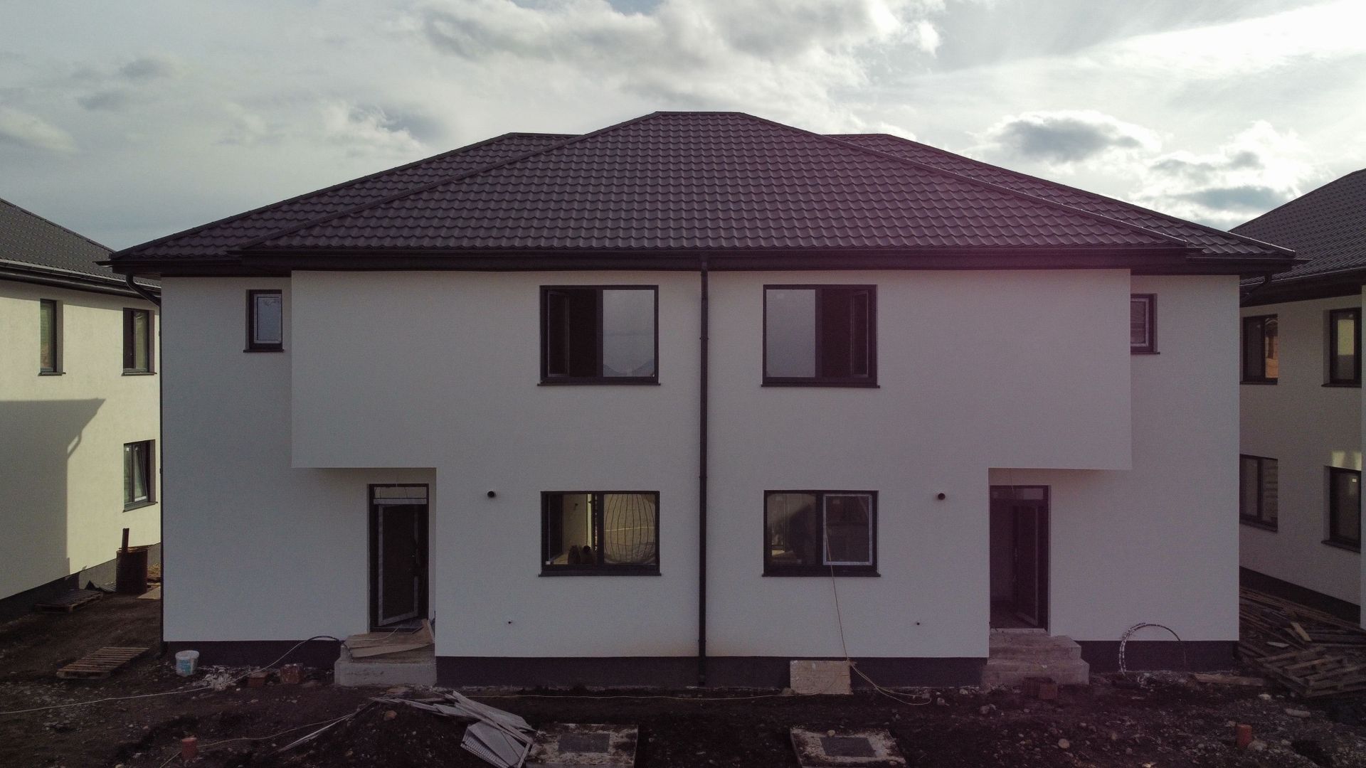 DE VÂNZARE – DUPLEX MODERN ÎN CARTIERUL IZVOR - Poză 1