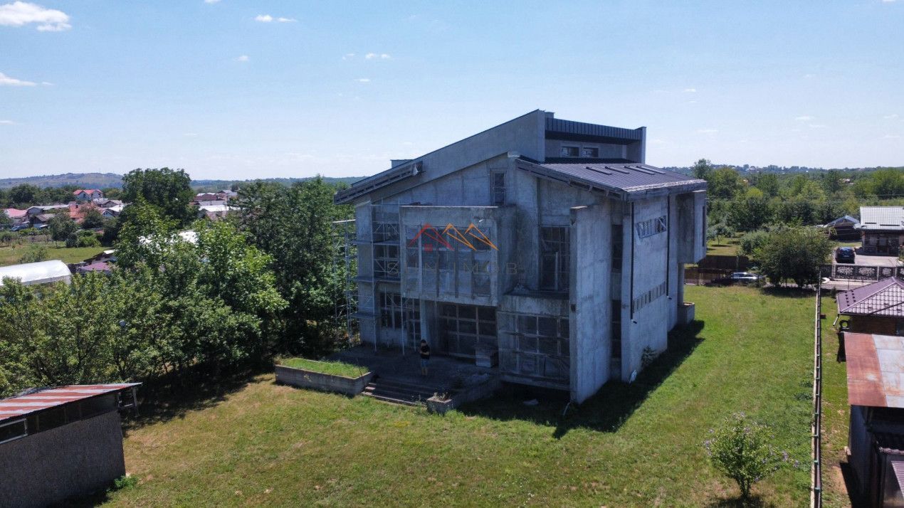 Vila deosebita, D+P+E+M, nefinalizata, 10 camere,2838m2, negociabil - Poză 12