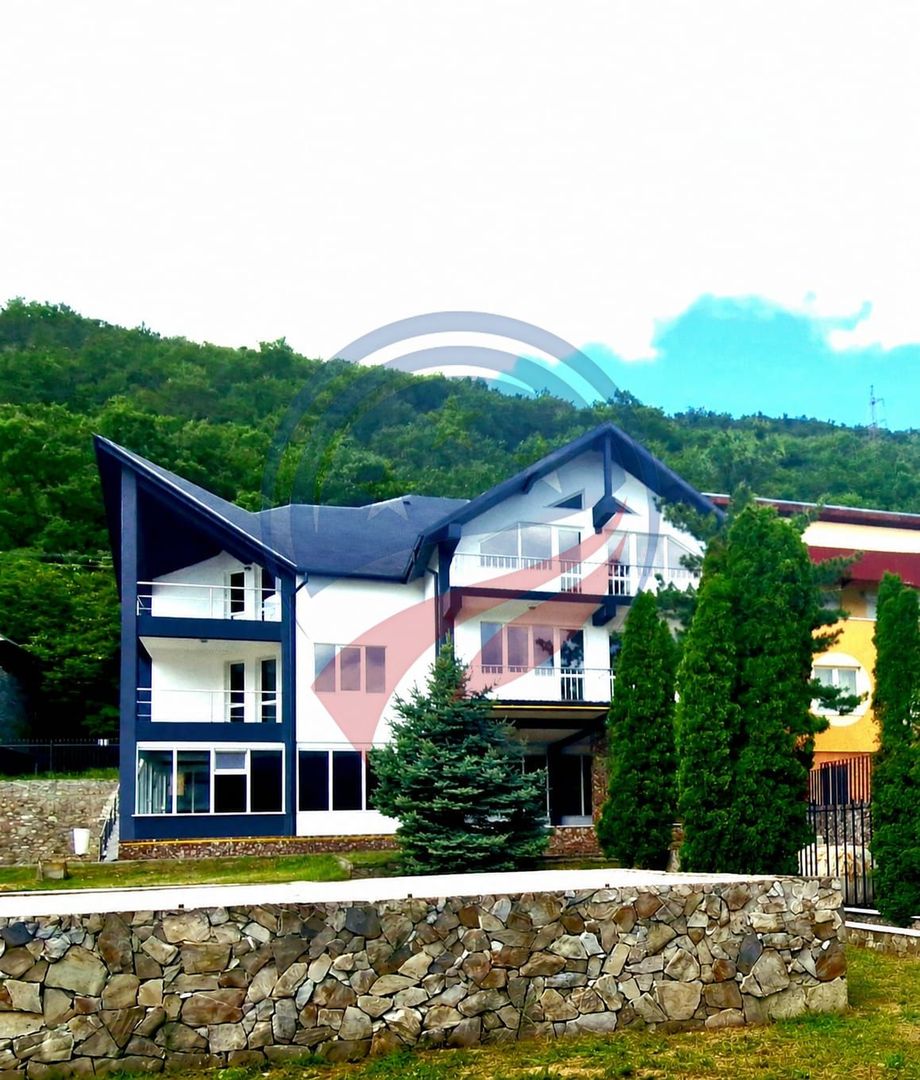 Pensiune Premium de Vânzare pe Malul Dunării – Eșelnița | 0% Comision - Poză 1