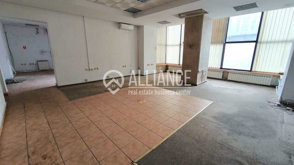 CENTRU Bdul Tomis spatiu comercial cu vitrina stradala! - Poză 1