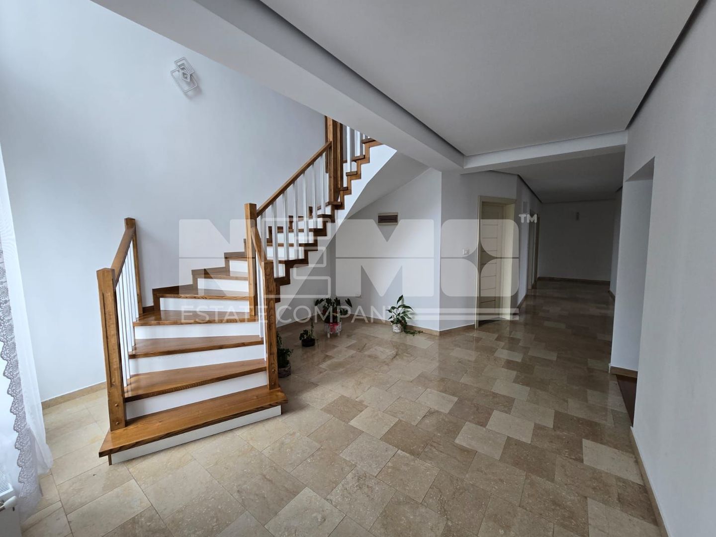 Casă spațioasă la 650000 de euro I Volovăț - Poză 13