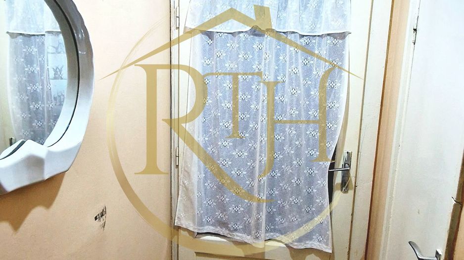 Inchiriez apartament cu 2 camere,clima centrala, zona Calea Sagului/ 300 euro. - Poză 12