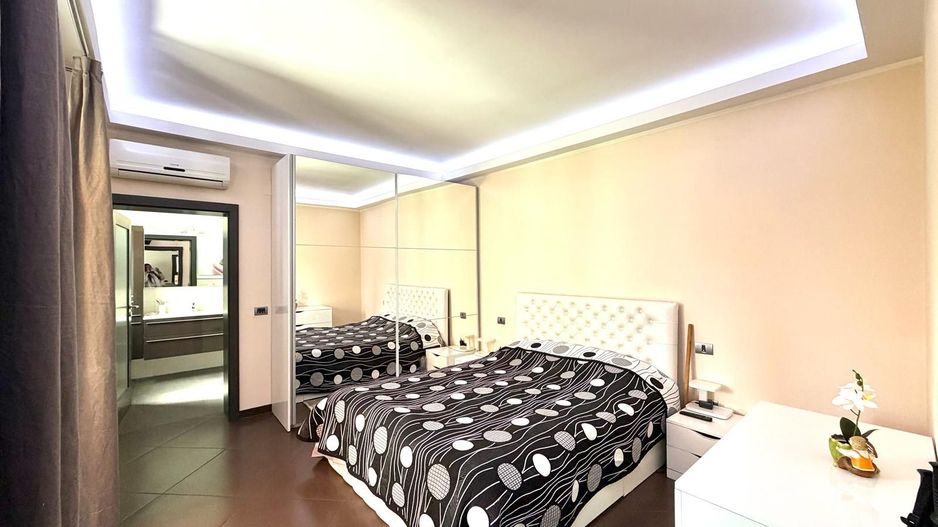 Vila cu 4 camere cu lift, jacuzzi și terasă panoramică tip penthouse - Poză 8