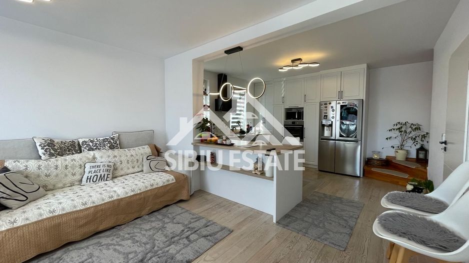 Casa cvadruplex de vanzare 4 camere, 2 locuri de parcare - Poză 4