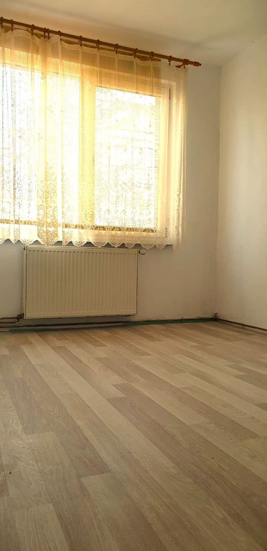 Apartament 4 camere de inchiriat Tractorul (Goga) - Poză 11