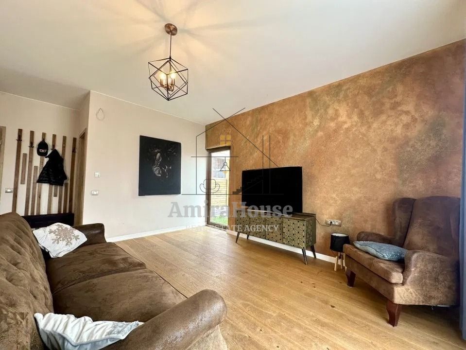 Apartament 3 camere in imobil tip vila, 79 mp, garaj, curte comuna, Gruia - Poză 4