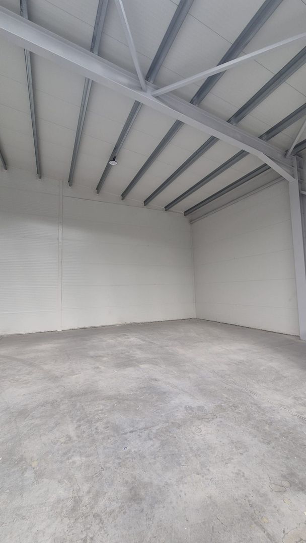 HALA DE VANZARE - Poză 7