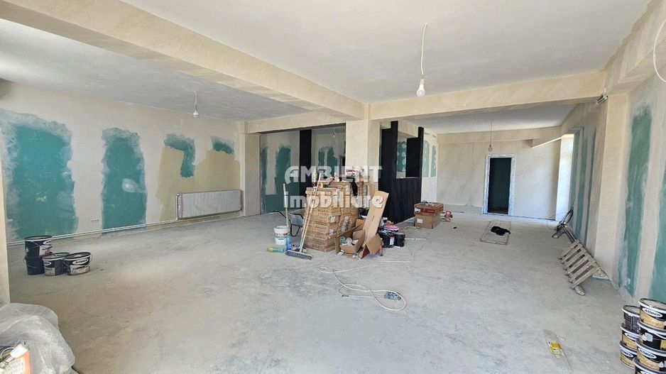 DE INCHIRIAT - Spatiu comercial la DEMISOL, suprafața 94 mp, zona CARTIER. - Poză 3