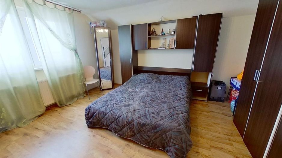 Proprietate pe 2 niveluri, curte individuala si garaj, cartier linistit, Rasnov. - Poză 31