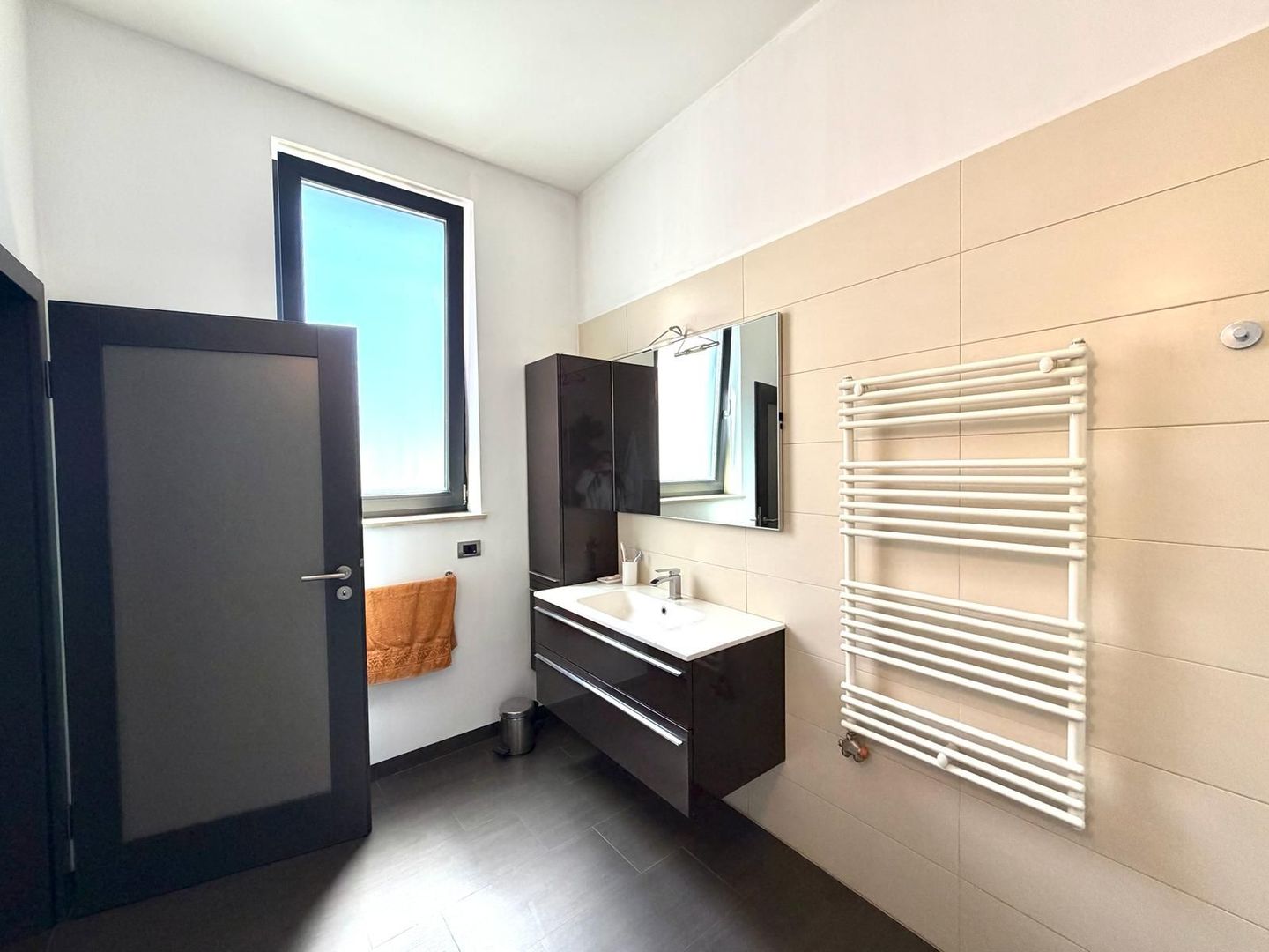 Vila cu 4 camere cu lift, jacuzzi și terasă panoramică tip penthouse - Poză 10