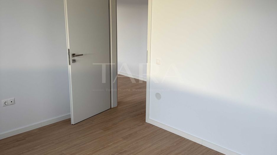 Apartament de vanzare, 3 camere, boxa inclusa, parcare. - Poză 7