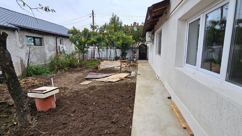 Casa centrala, recent reconsolidata – Strada Traian, Galati - Poză 2