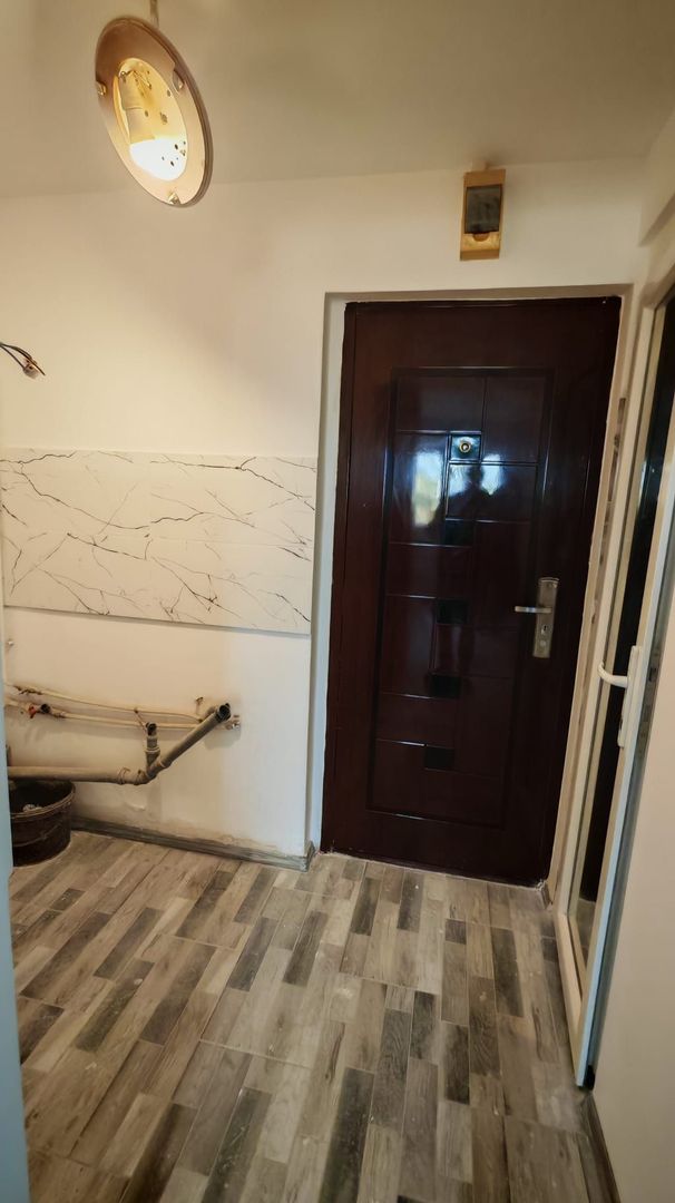 Garsoniera 22 mp,transformata din camera de camin,recent renovata. - Poză 3