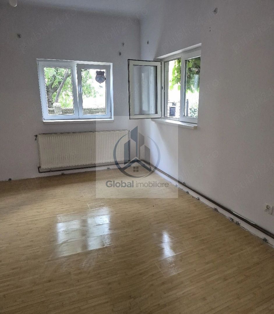 apartament 2 camere la curte - Poză 2