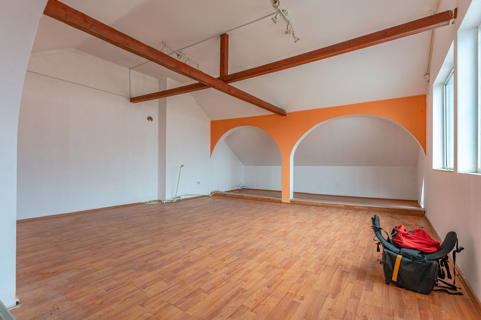 Casa transformată în spațiu comercial - Oportunitate de investitie! - Poză 10