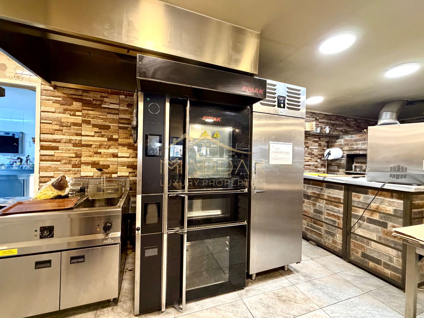 Spatiu Comercial  *731mp* / VAD stradal 31m / 19 locuri de parcare // Unirii - Poză 17