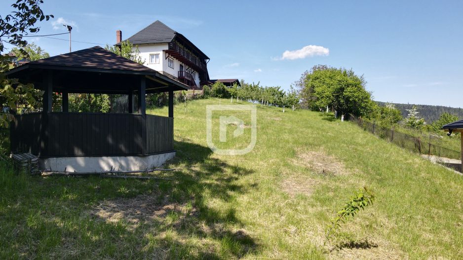 Casa bătrânească cu foișor și teren - Poză 5