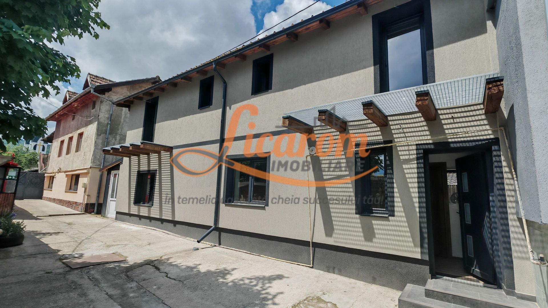Casa P+E zona Astra-Racadau,4 camere,curte comuna.Comision 0 - Poză 1