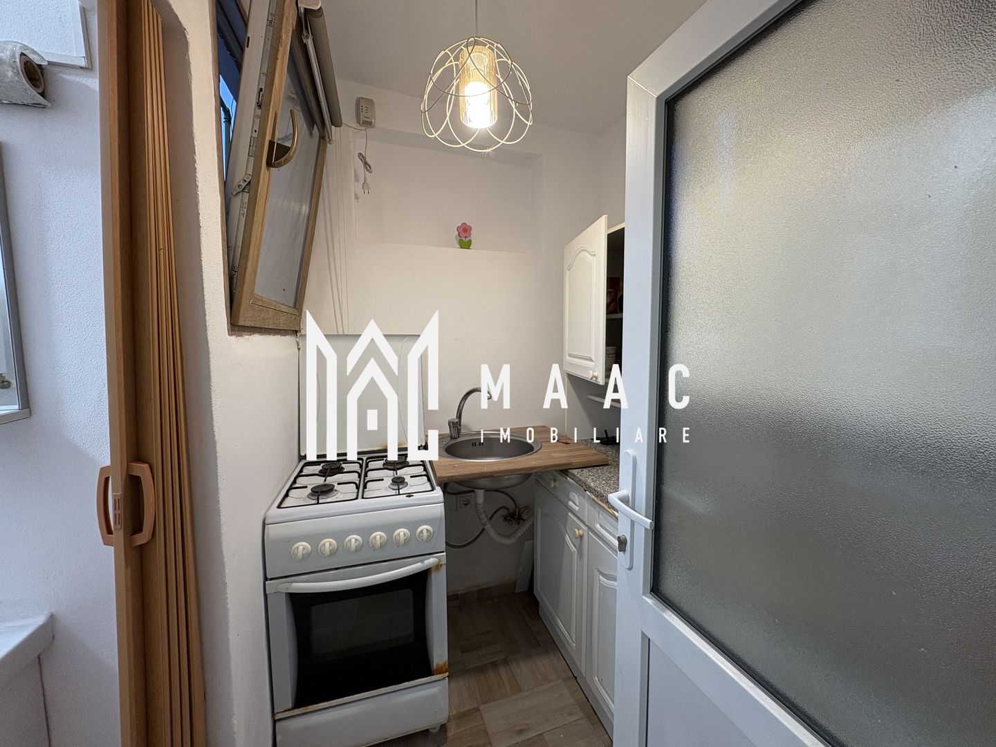 Garsoniera de inchiriat la casa I parter I Piata Cluj - Poză 4