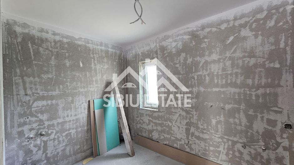 Casa unifamilala 5 camere curte proprie  Sura Mica zona Penny - Poză 12
