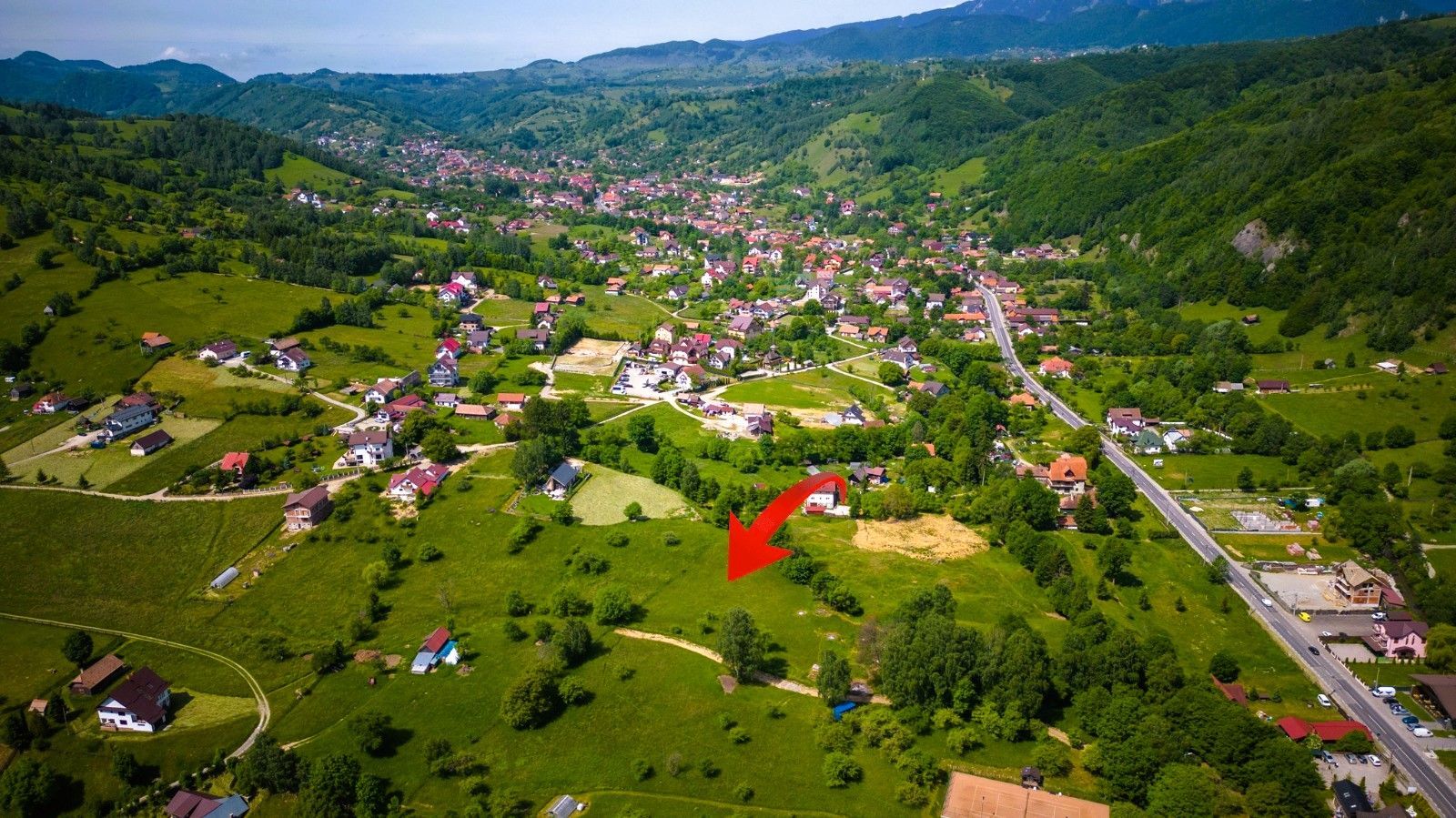 Teren intravilan plat in Bran, 1000 mp, vedere către Bucegi, utilitati - Poză 1
