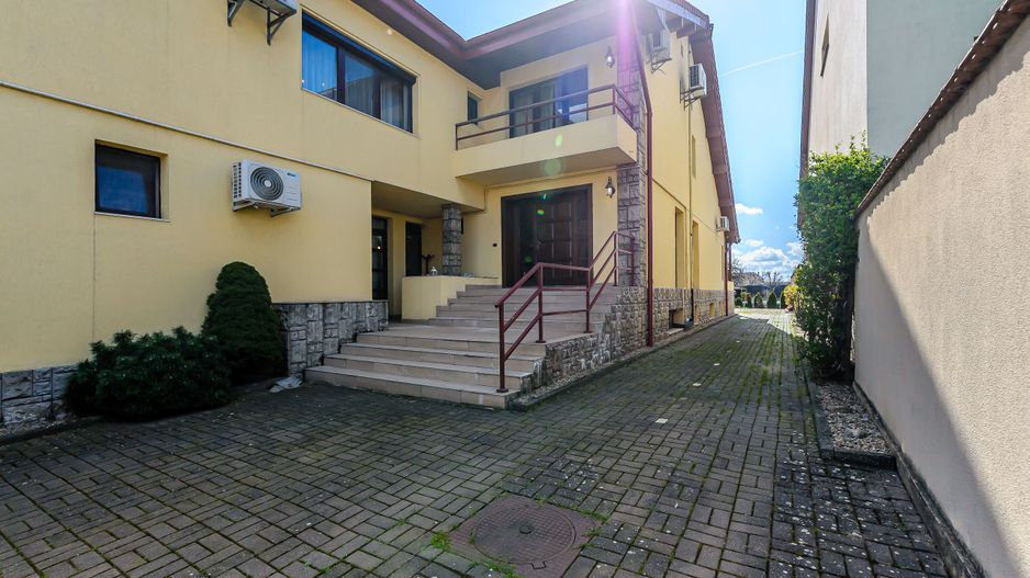 Vilă unică în Părneava - Poză 1