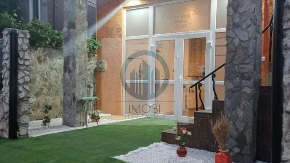 Investiție sigura, zona excelenta–Pensiune funcționala, Str.Horea Deva - Poză 15