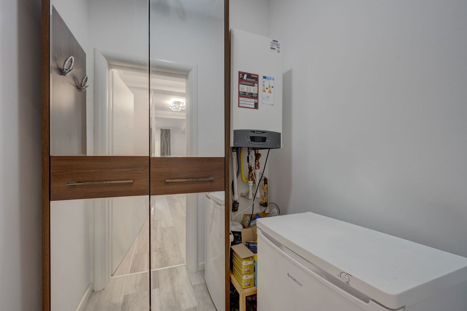 CASA SMART+PISCINA+GARAJ+Zona BARBEQUE! str. Fortului Domnești - Poză 6