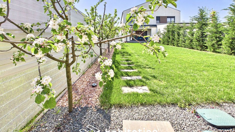 Duplex elegant si luminos, cu o curte impresionantă, Dumbrăvița - Poză 1