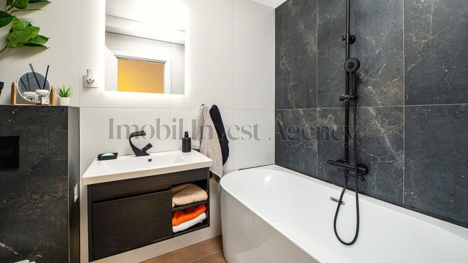 Duplex P+1+M cu grădină proprie, terasă și acces la piscină. - Poză 14