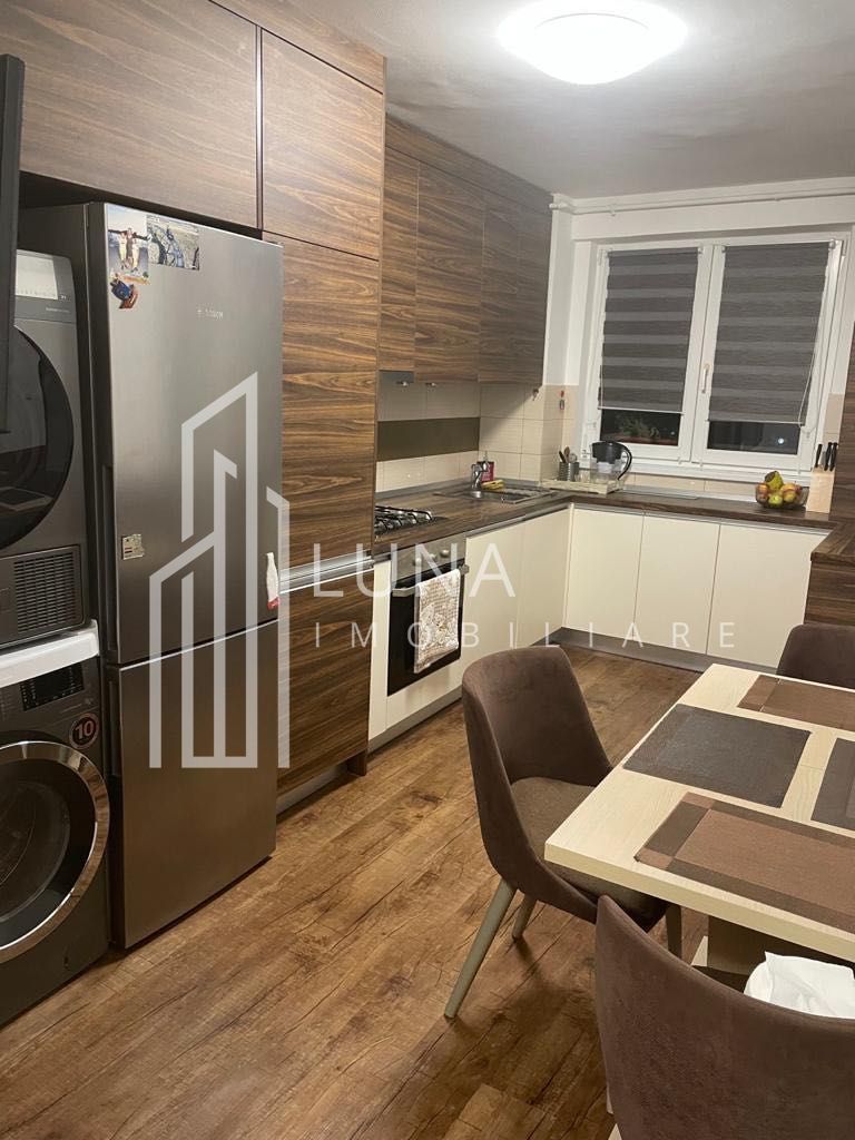 Apartament 3 camere de vânzare - Poză 3