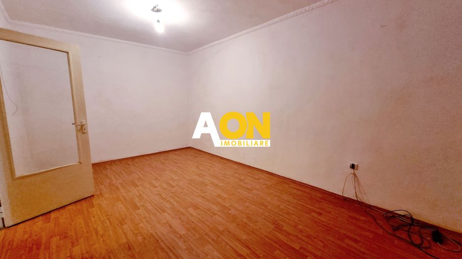 Apartament 2 camere, decomandat, etaj intermediar, Cetate - Poză 9