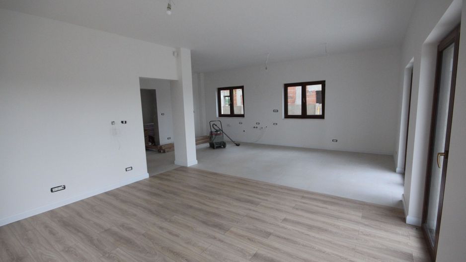 VILA INDIVIDUALA FINISATA LA CHEIE - Poză 14