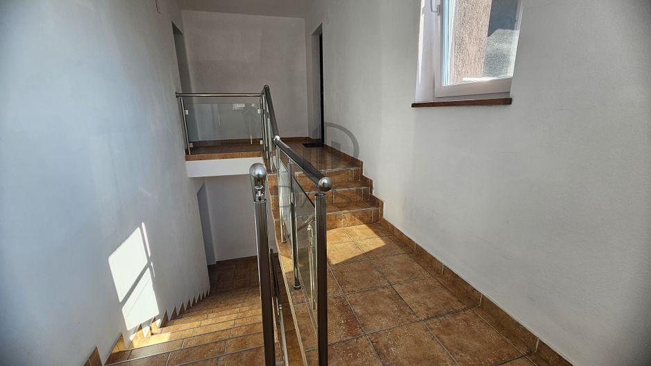 Apartament de inchiriat 6 camere 179 mp Etaj 2 + mansardă - Poză 12