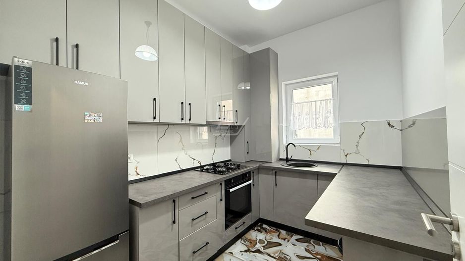 Disponibil imediat. Etaj 1. Bucatarie inchisa. Loc de parcare. - Poză 6