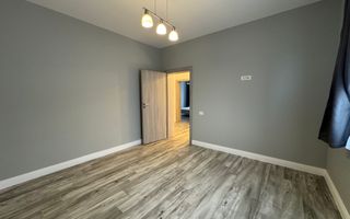 Duplex despartit prin garaj. Zona centrala - langa padure - Poză 8