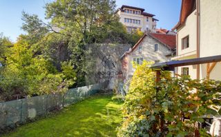 Închiriez casă în Centrul Brasovului/ curte privata - Poză 4