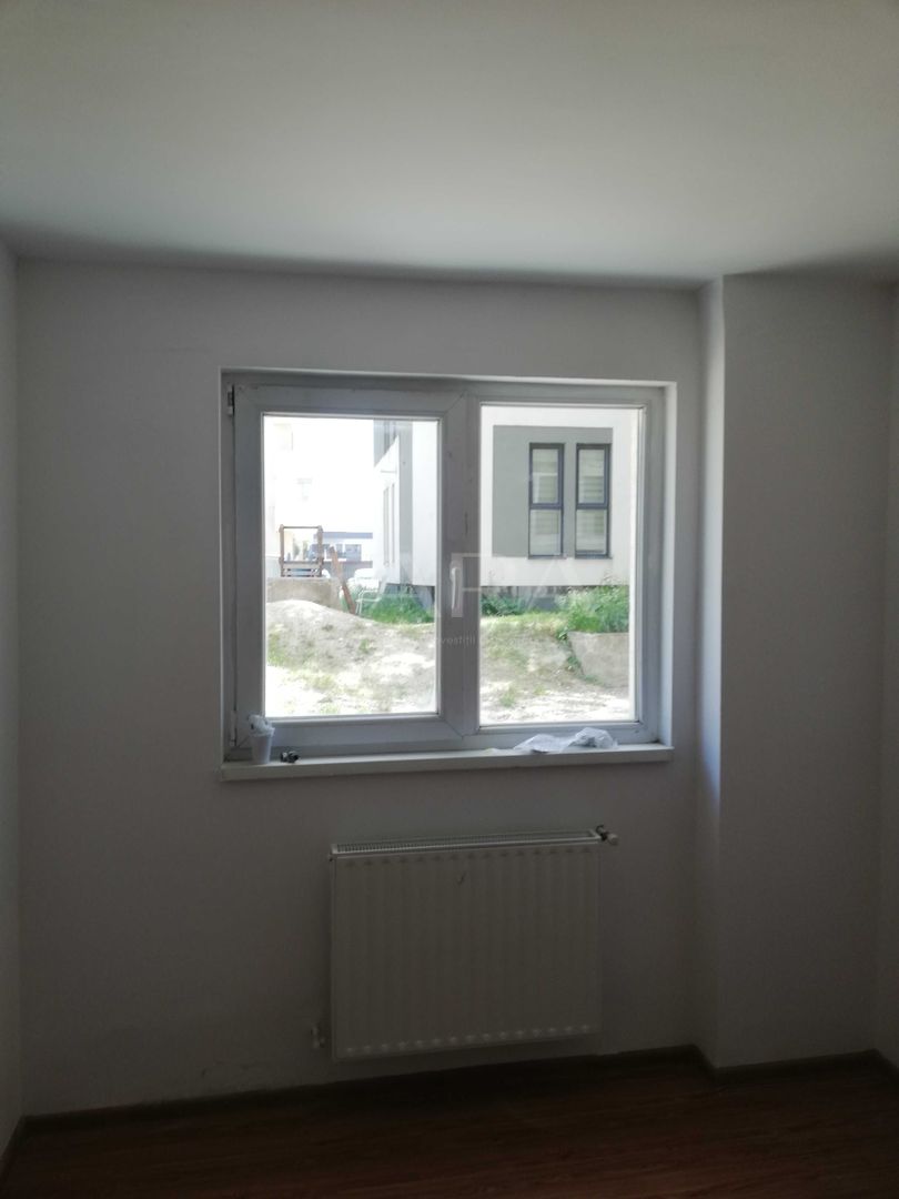 Apartament cu 3 camere vând an floresti - Poză 1
