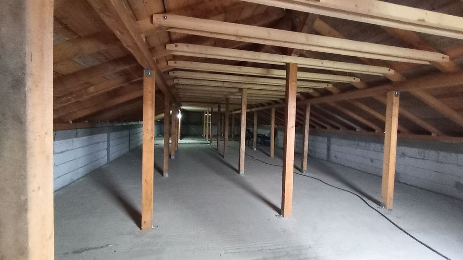 Casa Individuala Suprafete Generoase, Teren Mare, La Rosu - Poză 16