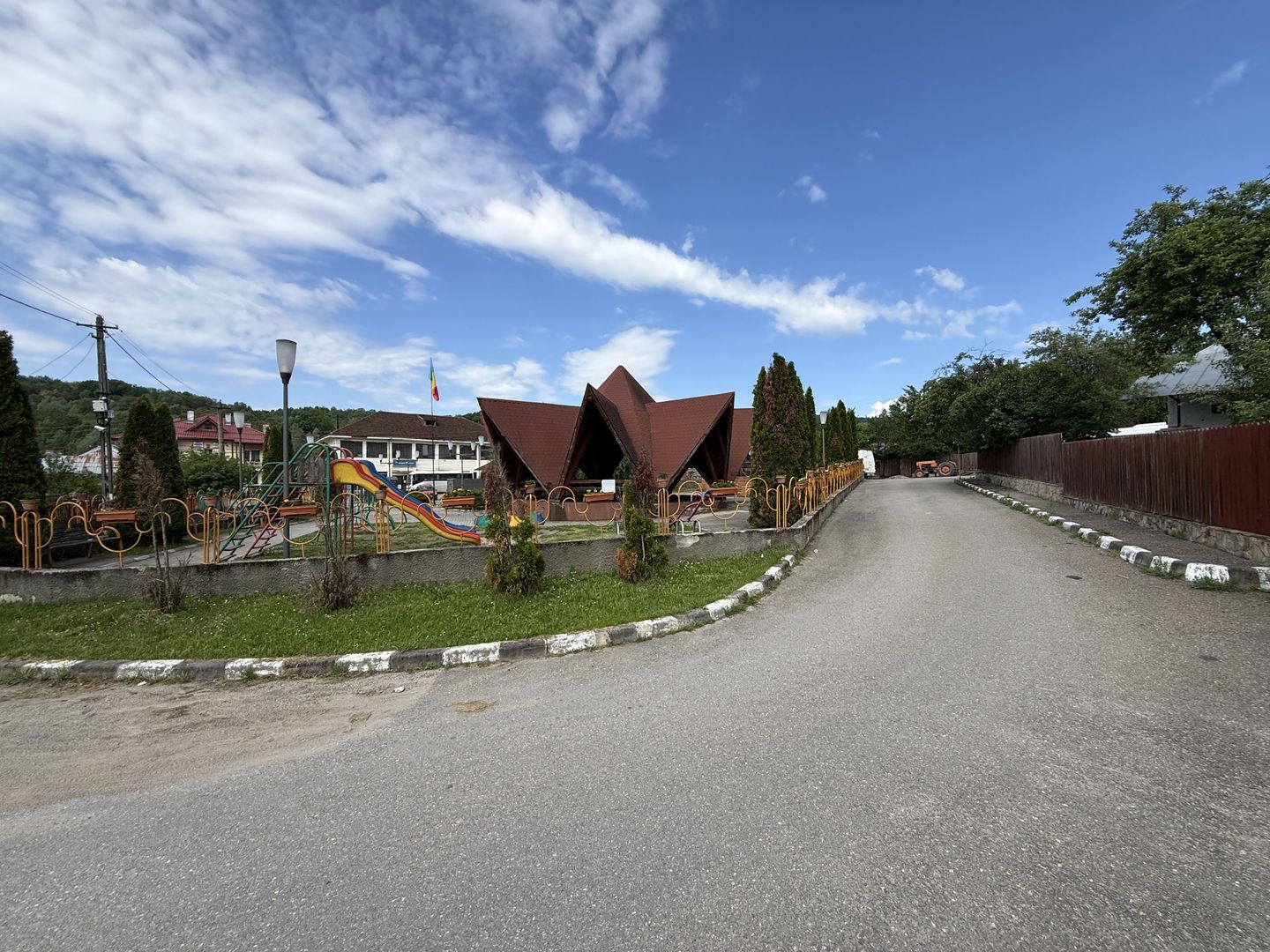 2 Case + teren 1390 mp langa parcul central Provita de Sus - Poză 49