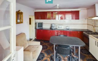 Casă cu 7 camere și 2 băi in Grădiște - Poză 10