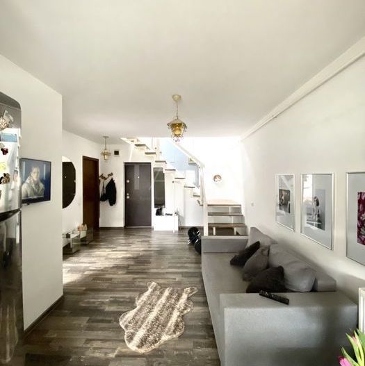 Apartament 3 camere, pe 2 niveluri, Florești, zonă centrala. - Poză 1