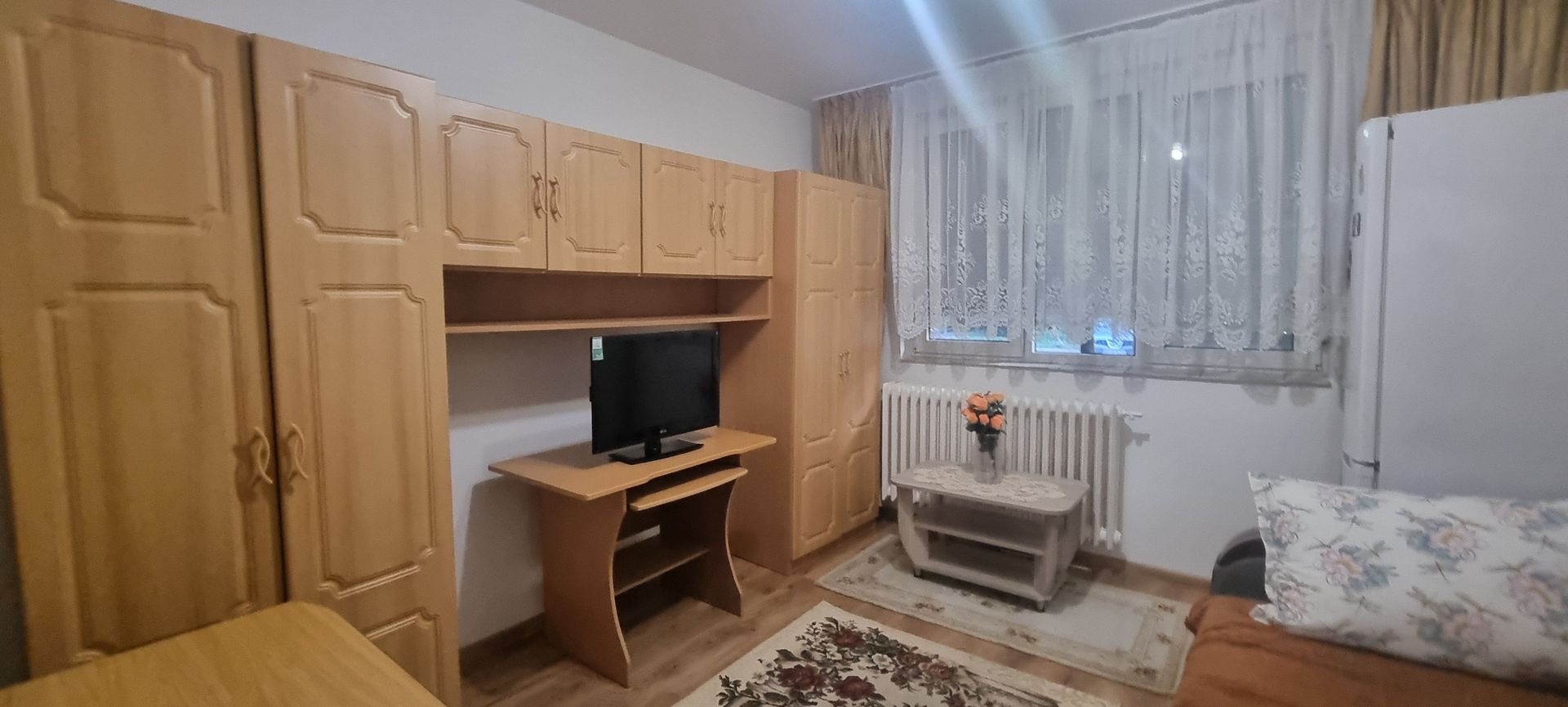 Chirie, garsonieră, mobilată, utilată, parter Blv Dacia. 250 Euro/lună - Poză 2