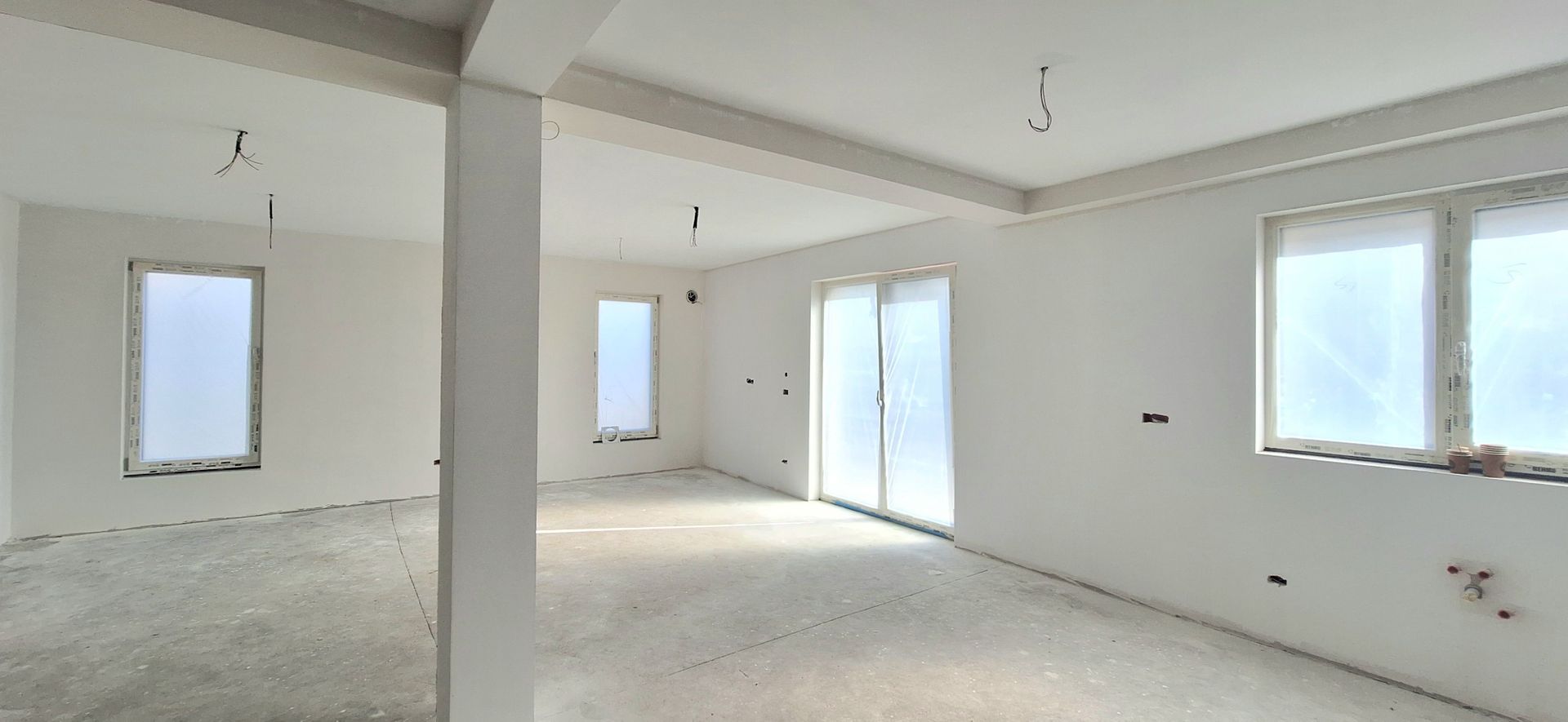 Casa cu garaj- contructie tip duplex - Poză 2