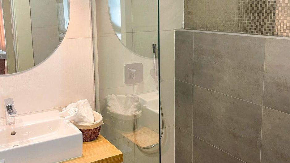 Închiriere apartament 2 camere, 68mp - Poză 9