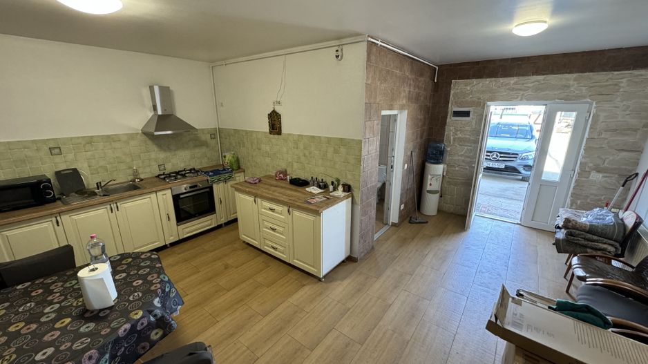 Hala cu birou apartament si teren - Poză 3