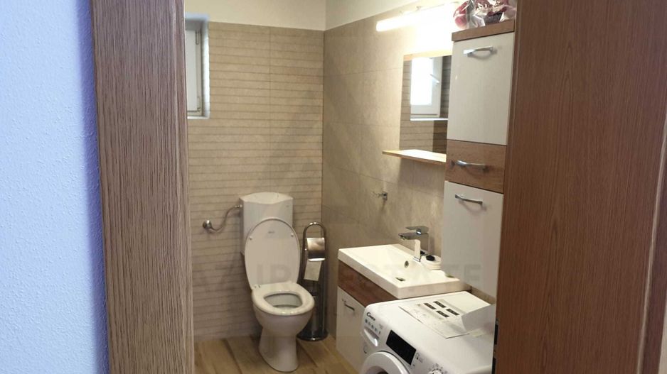 Apartament la casa 2 dormitoare terasa si curte proprie Sub Arini - Poză 10