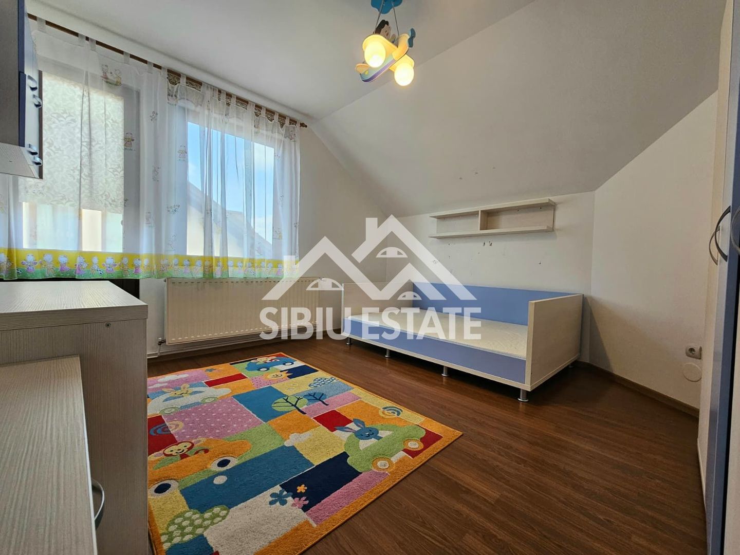 Casa de inchiriat 6 parcari - Poză 12