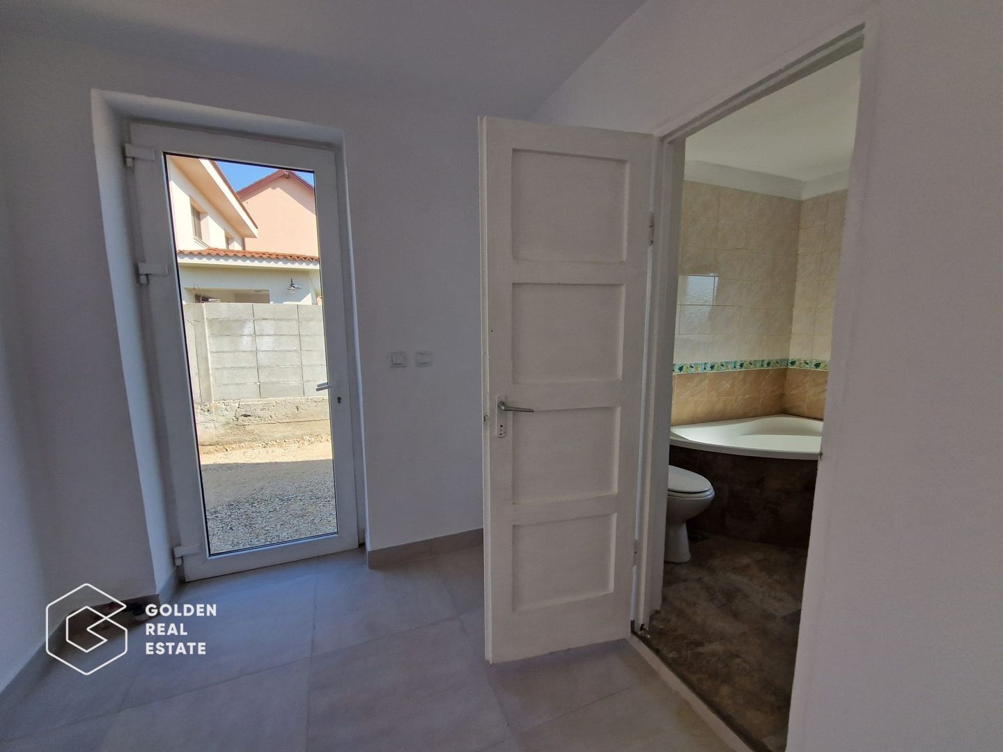 Teren 900 mp cu cladire de birouri pt depozit, parc auto,  centru logistic, etc - Poză 9