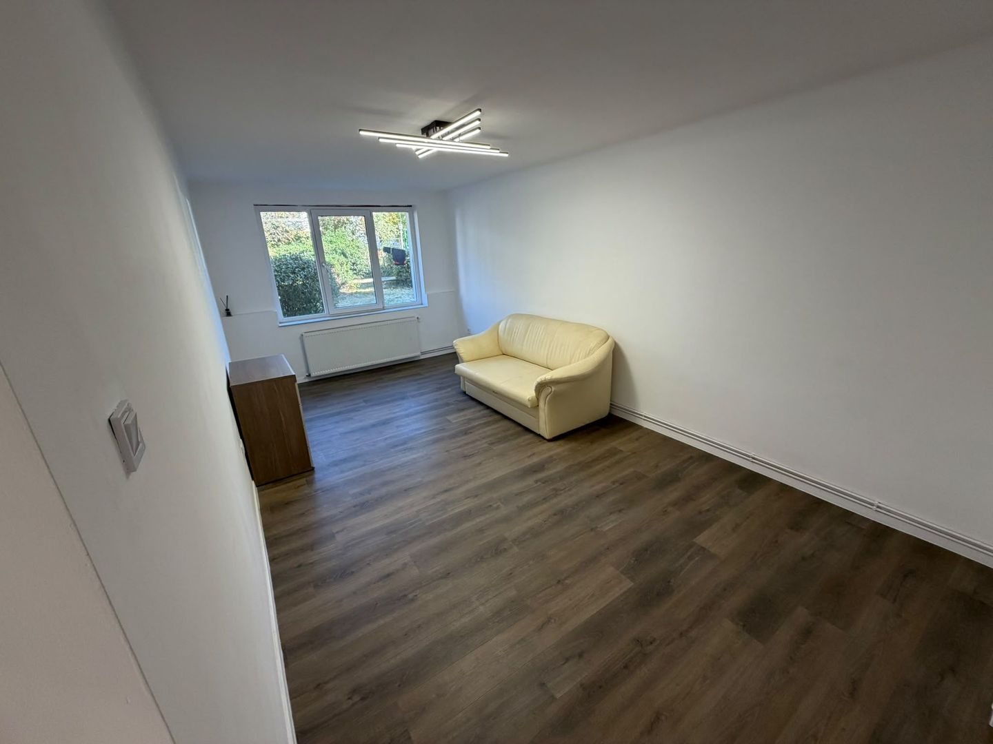 AP. 2 CAMERE - DEBARCADER, CURTE 25 MP, MOBILAT/UTLAT MODERN, COMIS 0% - Poză 2